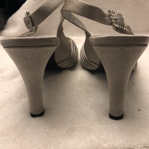 Mootsies Tootsies Silver Heels Rhinestone Buckle - Picture 6 of 9